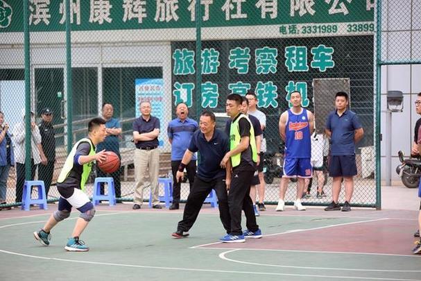 更是队内良
